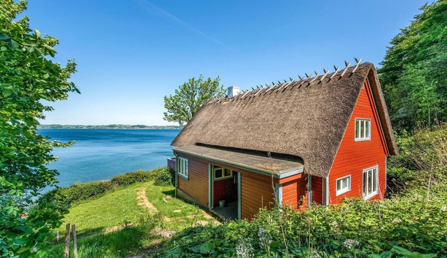 Awesome home in Aabenraa with kitchen