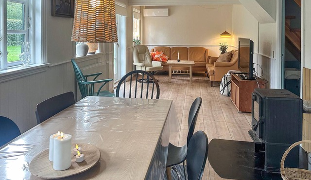 Awesome home in Aakirkeby with WiFi