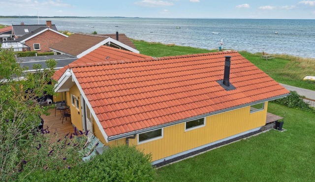 Awesome home in Allingåbro with kitchen