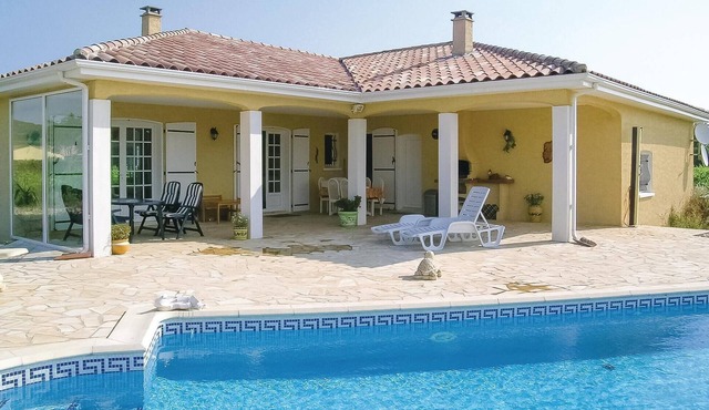 Awesome home in Argeliers with WiFi