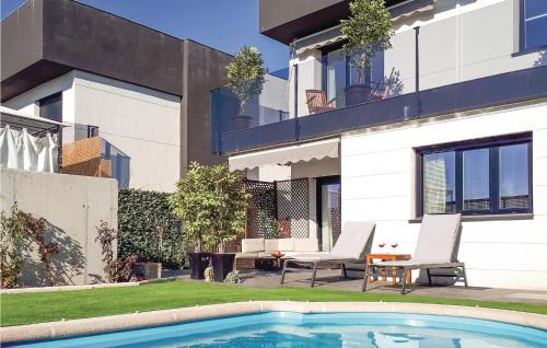 Awesome Home In Arroyomolinos