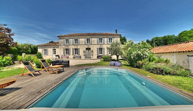 Awesome home in Arthenac with WiFi