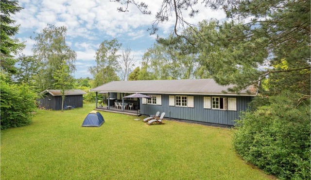 Awesome Home In Askø With Wifi