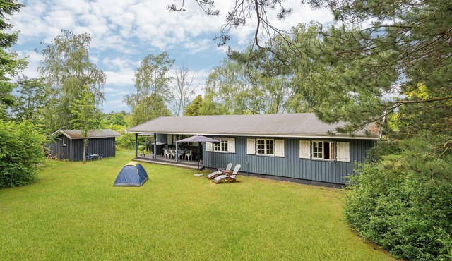 Awesome home in Askø with WiFi