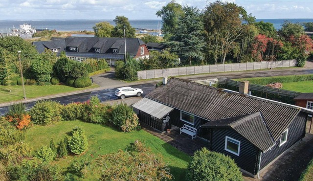 Awesome home in Augustenborg with WiFi