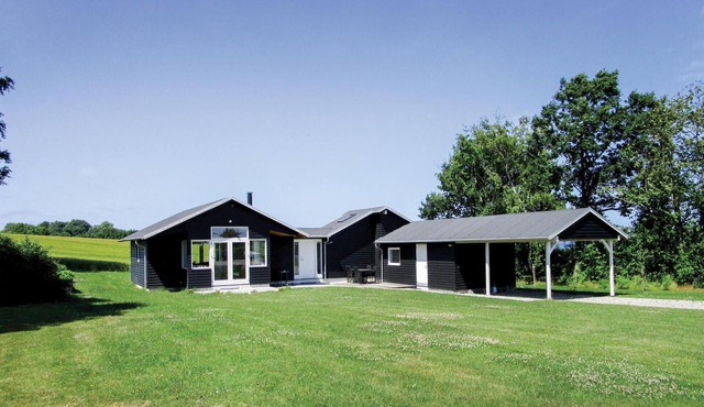 Awesome home in Augustenborg with WiFi