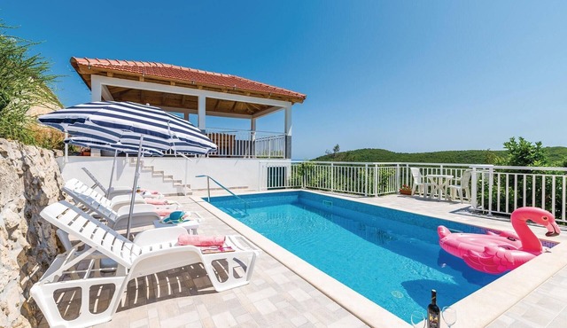 Awesome home in Babino Polje