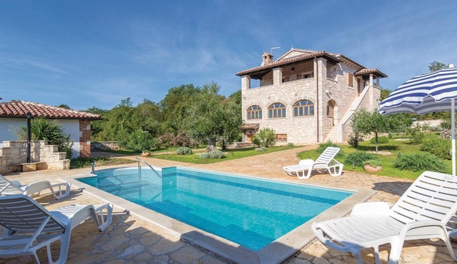 Awesome home in Baderna
