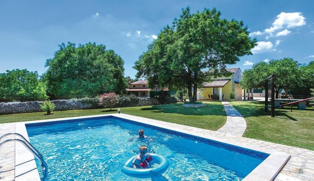 Awesome home in Badnjevari