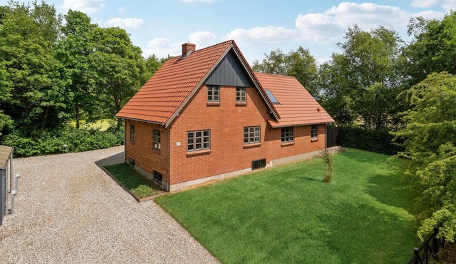 Awesome home in Bække with kitchen