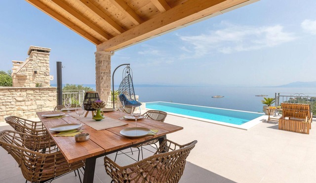 Awesome home in Blato