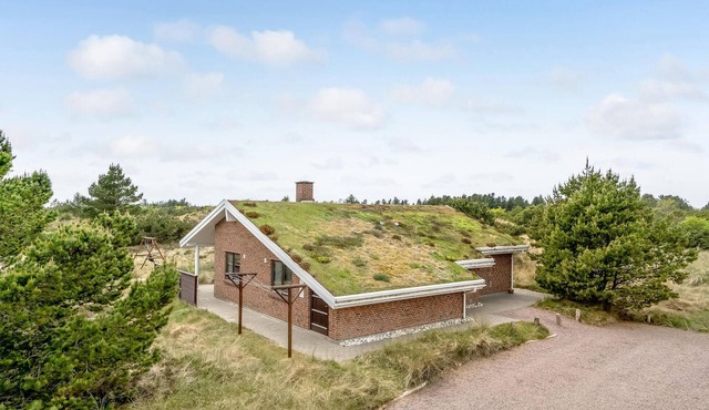 Awesome home in Blåvand with WiFi