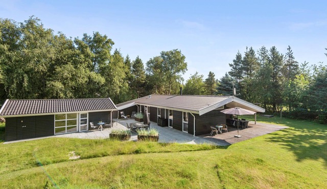 Awesome home in Blåvand with WiFi