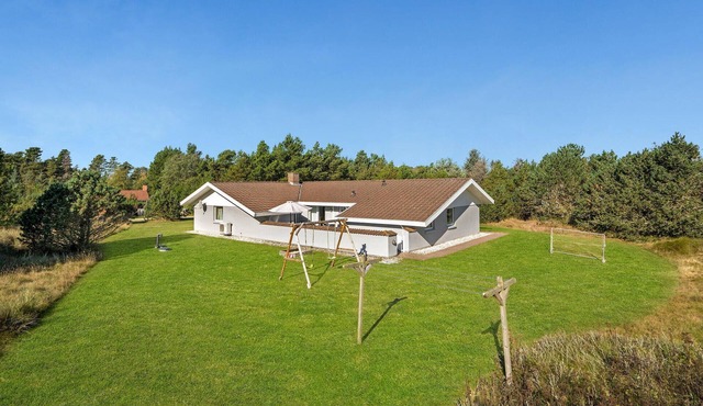 Awesome home in Blåvand with kitchen