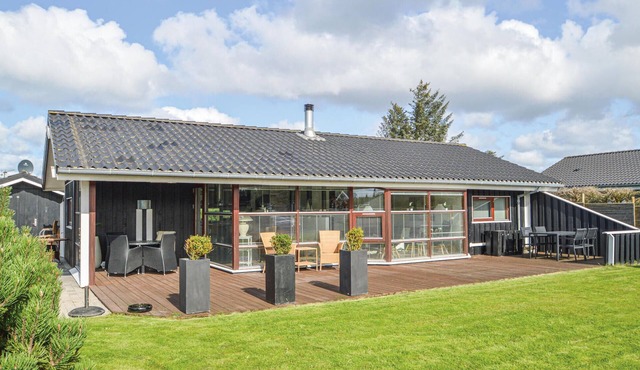 Awesome home in Blokhus with sauna