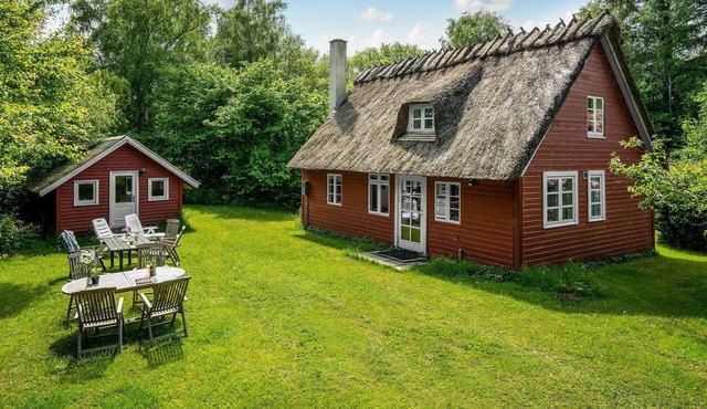 Awesome home in Bogense with kitchen