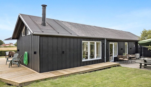 Awesome home in Bogense with WiFi