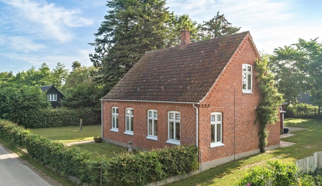 Awesome home in Bogø By with kitchen