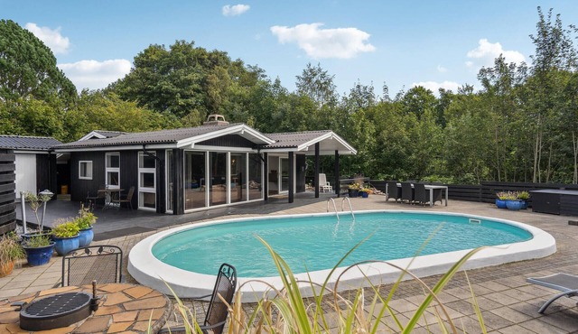 Awesome home in Børkop with WiFi