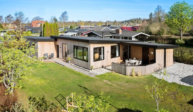 Awesome home in Børkop with kitchen