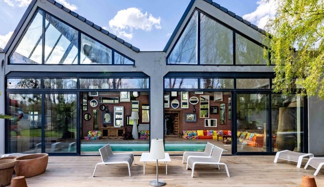 Awesome home in Breuillet with sauna