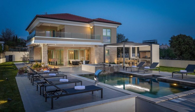 Awesome home in Brzac