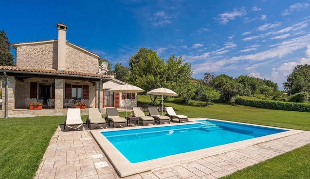 Awesome home in Buzet