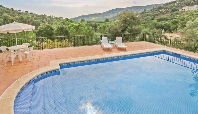 Awesome home in Calonge
