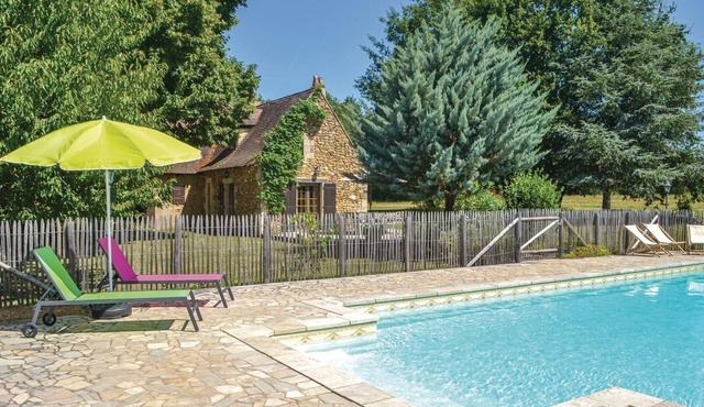 Awesome home in Campsegret