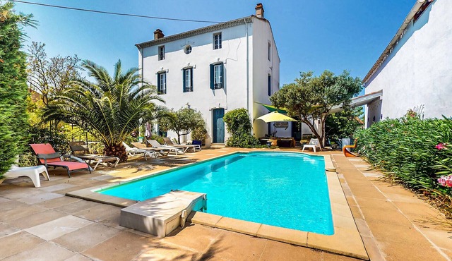 Awesome home in Capendu