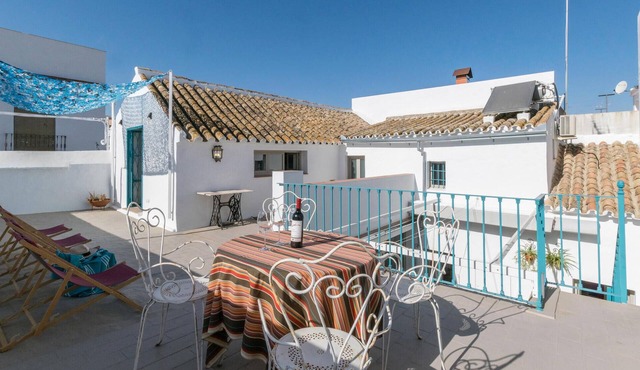 Awesome home in Carmona