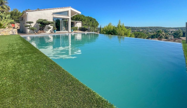 Awesome home in Caveirac