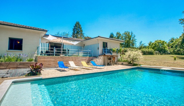 Awesome home in Coursac