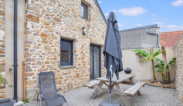 Awesome home in CREANCES with WiFi