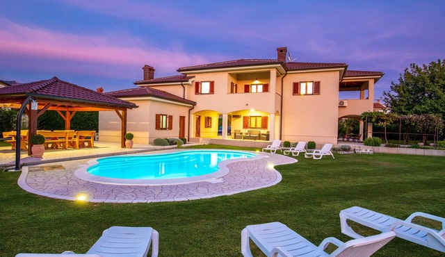 Awesome home in Drazice