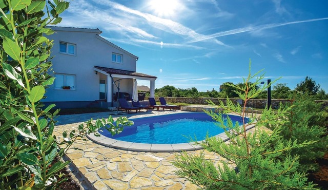Awesome home in Drinovci