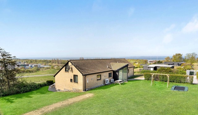 Awesome home in Ebeltoft with kitchen