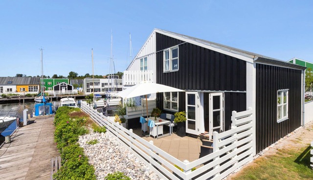 Awesome home in Ebeltoft with sauna