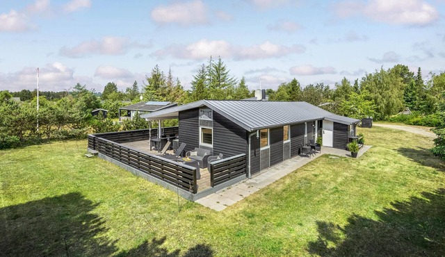 Awesome home in Ebeltoft with sauna