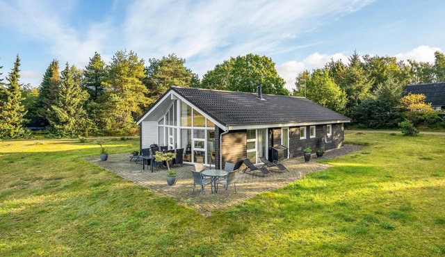 Awesome home in Ebeltoft with WiFi