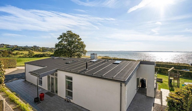 Awesome home in Ebeltoft with WiFi