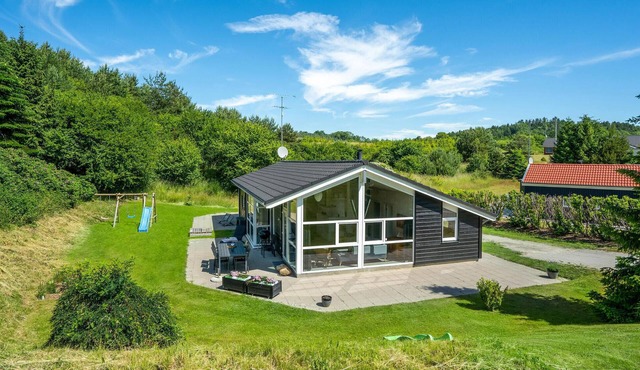 Awesome home in Ebeltoft with WiFi