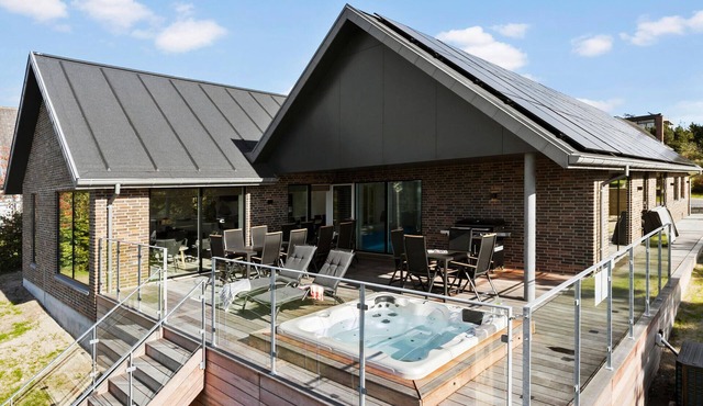 Awesome home in Ebeltoft with sauna