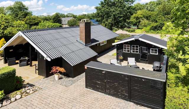 Awesome home in Egernsund with kitchen