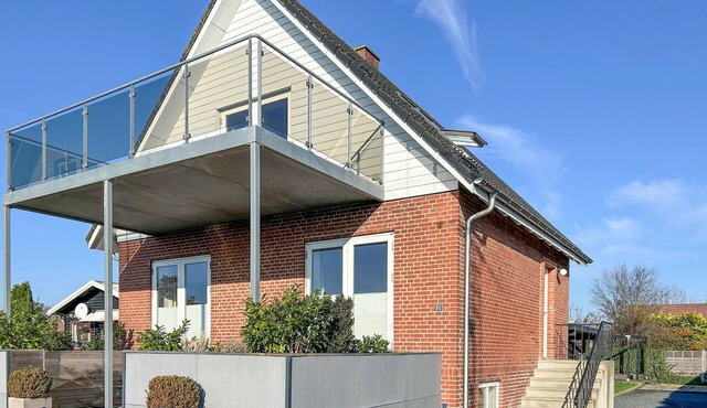 Awesome home in Egernsund with house sea view