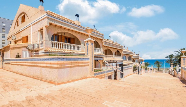 Awesome home in Elche with WiFi