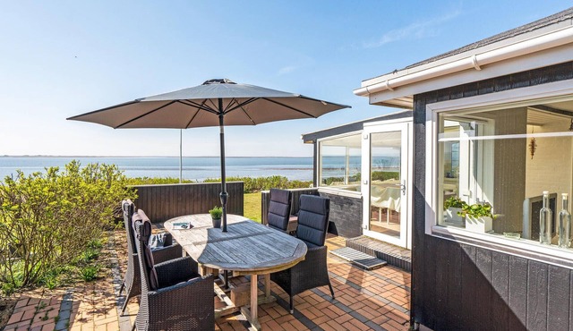 Awesome home in Esbjerg V with house sea view