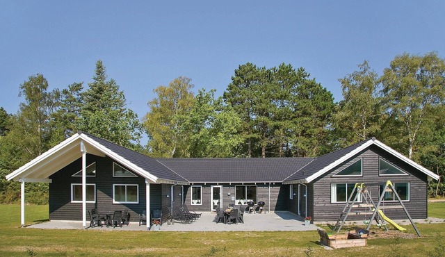 Awesome home in Frederiksværk with WiFi