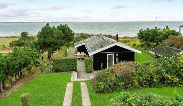 Awesome home in Faaborg with WiFi