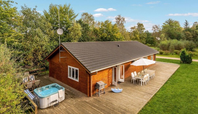 Awesome home in Fårvang with sauna